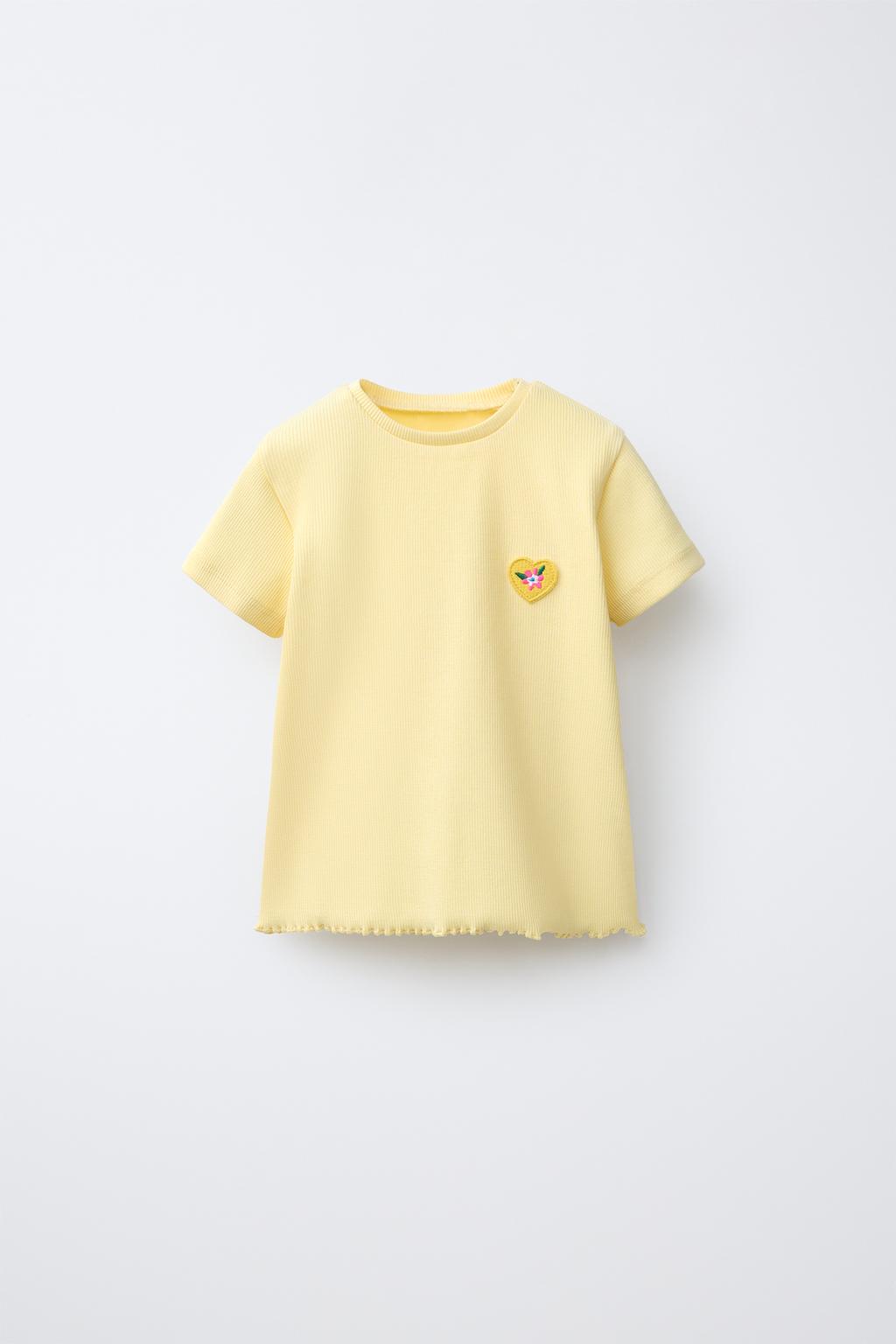 ФУТБОЛКА В РУБЧИК С НАШИВКОЙ