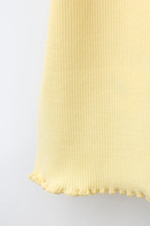 Футболка в рубчик с нашивкой- Заказать в России