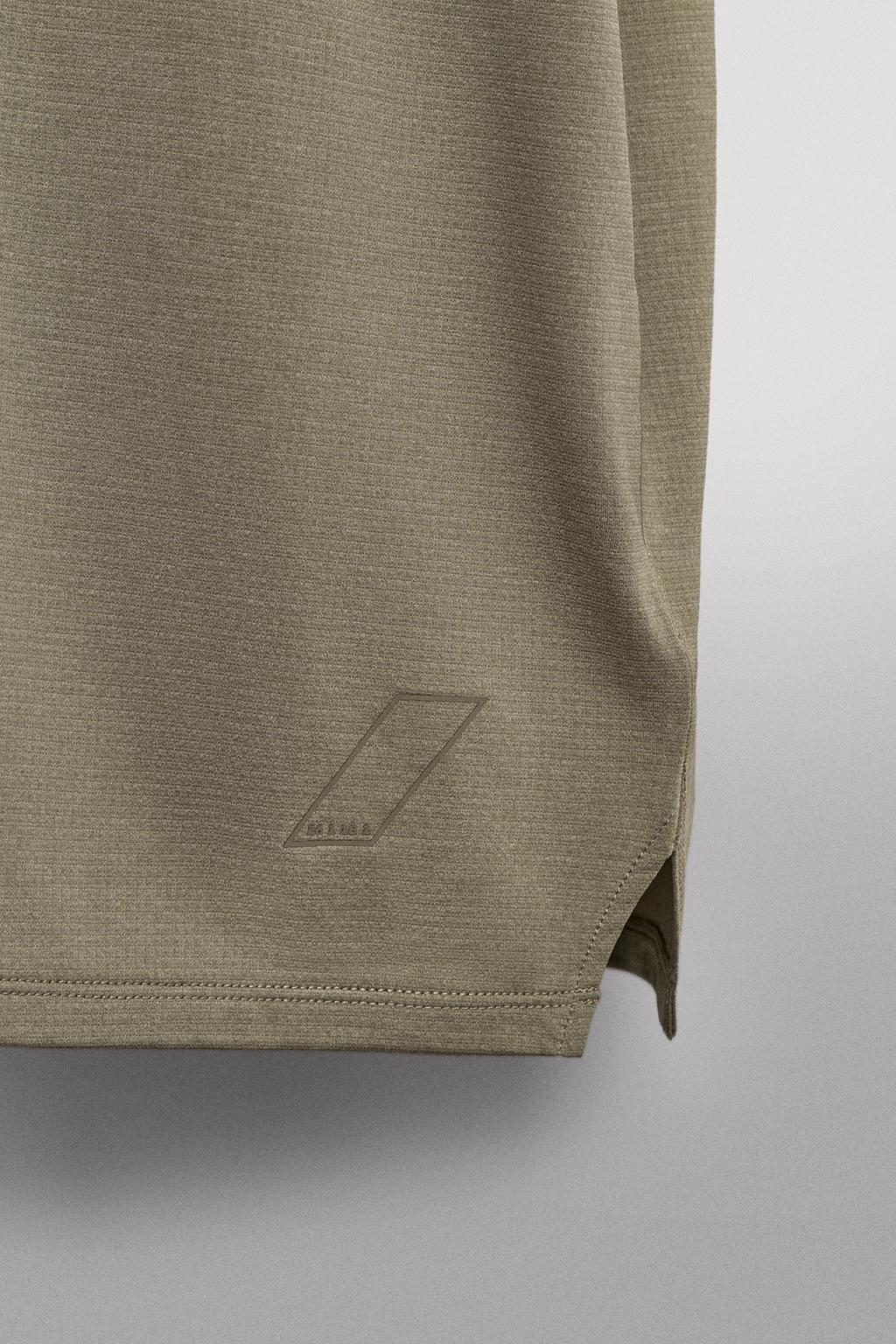 ТЕХНИЧНАЯ ФУТБОЛКА ИЗ РЕЛЬЕФНОЙ ТКАНИ