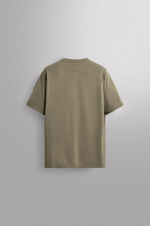 Техничная футболка из рельефной ткани- Заказать в России