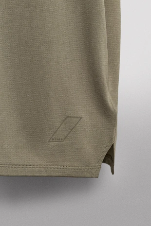 Техничная футболка из рельефной ткани- Заказать в России