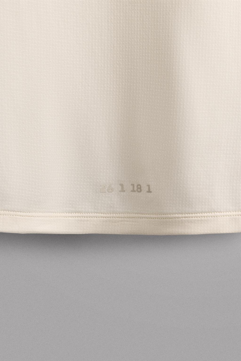 ТЕХНИЧЕСКАЯ ФУТБОЛКА ИЗ РЕЛЬЕФНОЙ ТКАНИ