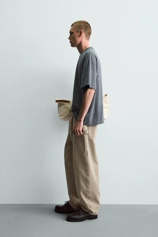 Футболка с эффектом потертости и контрастным принтом- Заказать в России