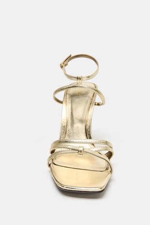 Босоножки на каблуке с металлическим блеском- Заказать в России