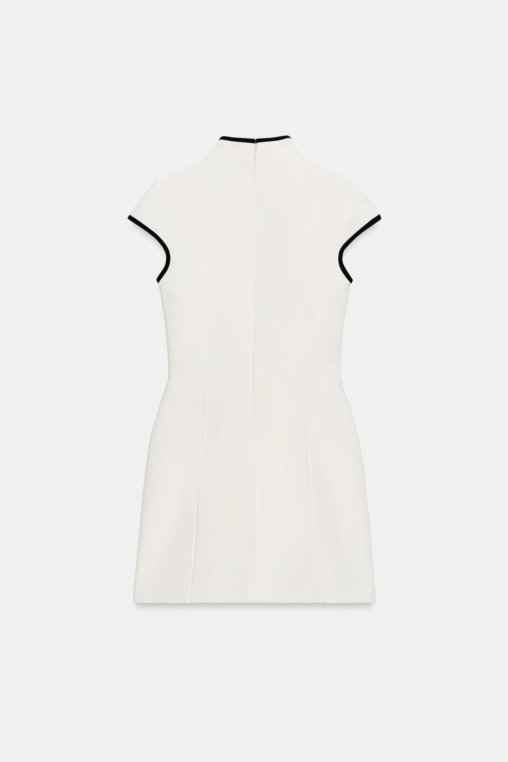 МИНИ-ПЛАТЬЕ С КОНТРАСТНЫМИ КАНТАМИ