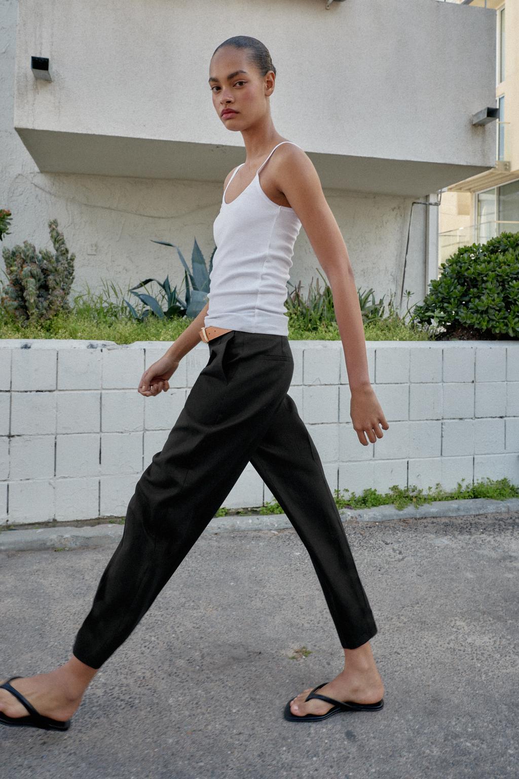 БРЮКИ ИЗ ЛЬНА С ЗАЩИПАМИ И РЕМНЕМ