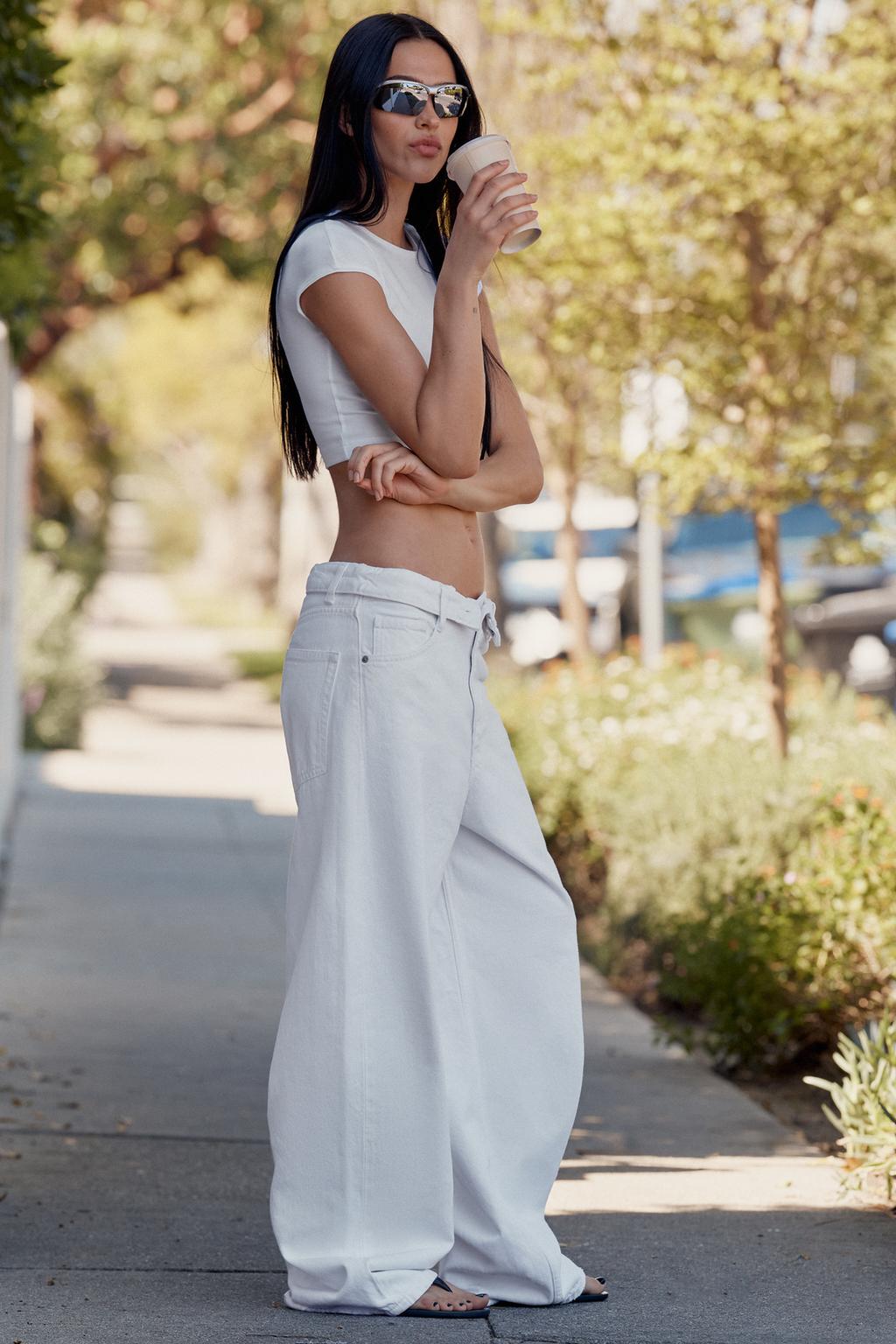 ДЖИНСЫ TRF СО СРЕДНЕЙ ПОСАДКОЙ И ОТЛОЖНЫМ ПОЯСОМ