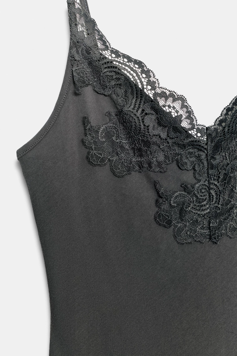 Топ с контрастным кружевом