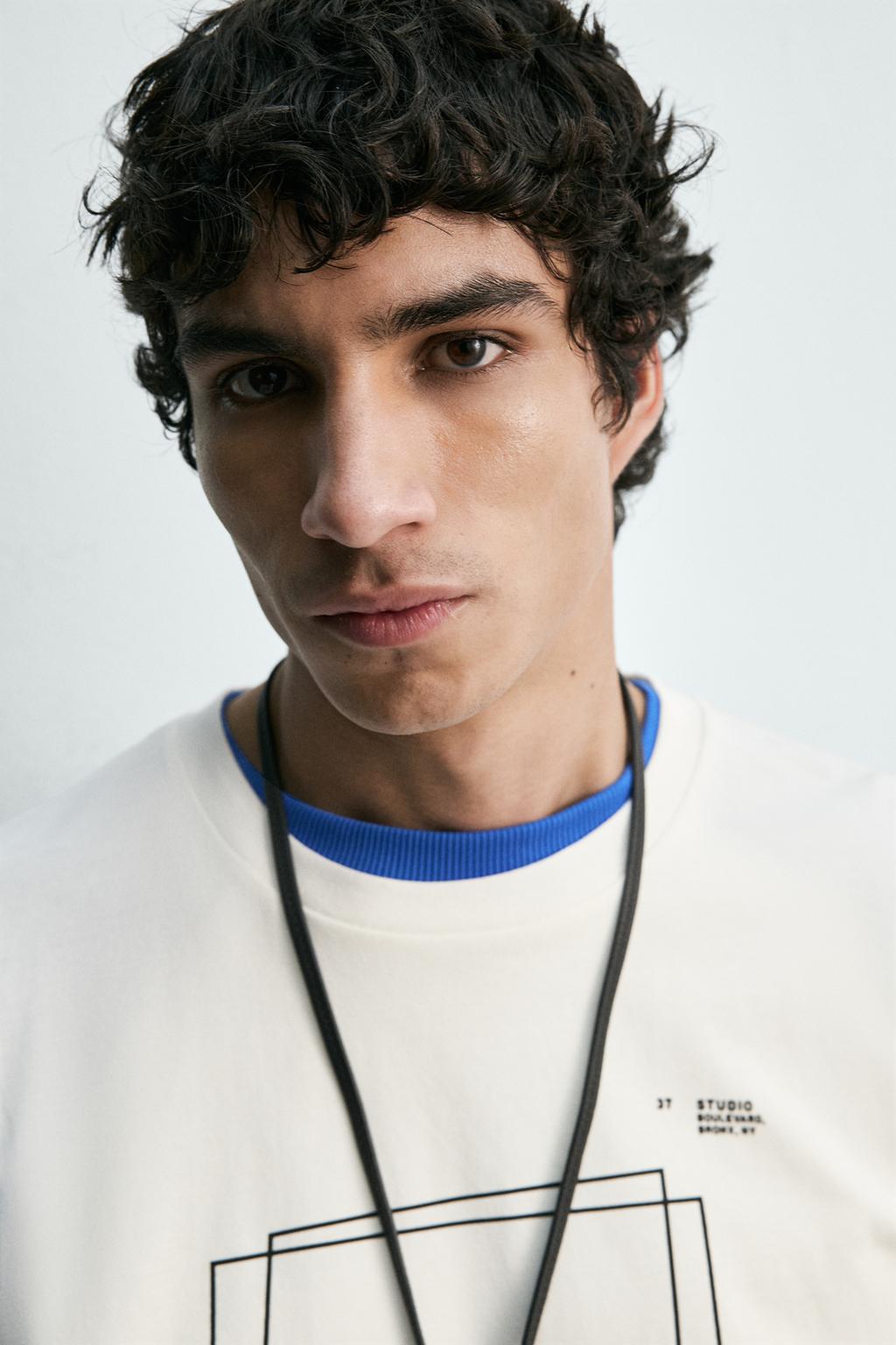 ФУТБОЛКА С ГЕОМЕТРИЧЕСКИМ ПРИНТОМ