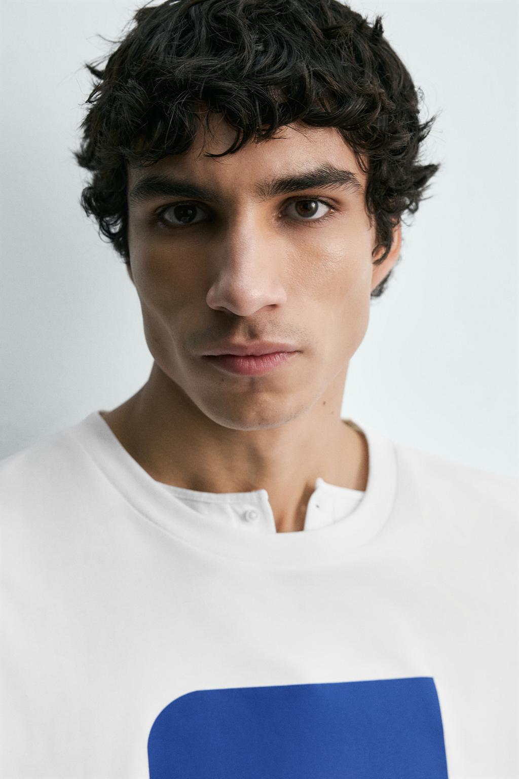 ФУТБОЛКА С ГЕОМЕТРИЧЕСКИМ ПРИНТОМ