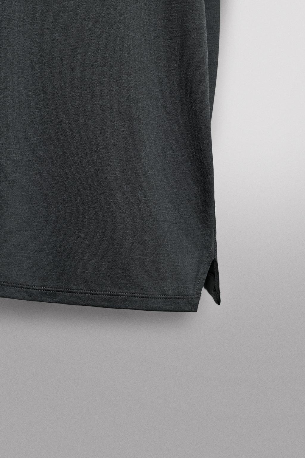 ТЕХНИЧНАЯ ФУТБОЛКА ИЗ РЕЛЬЕФНОЙ ТКАНИ