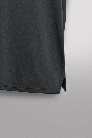 Техничная футболка из рельефной ткани- Заказать в России