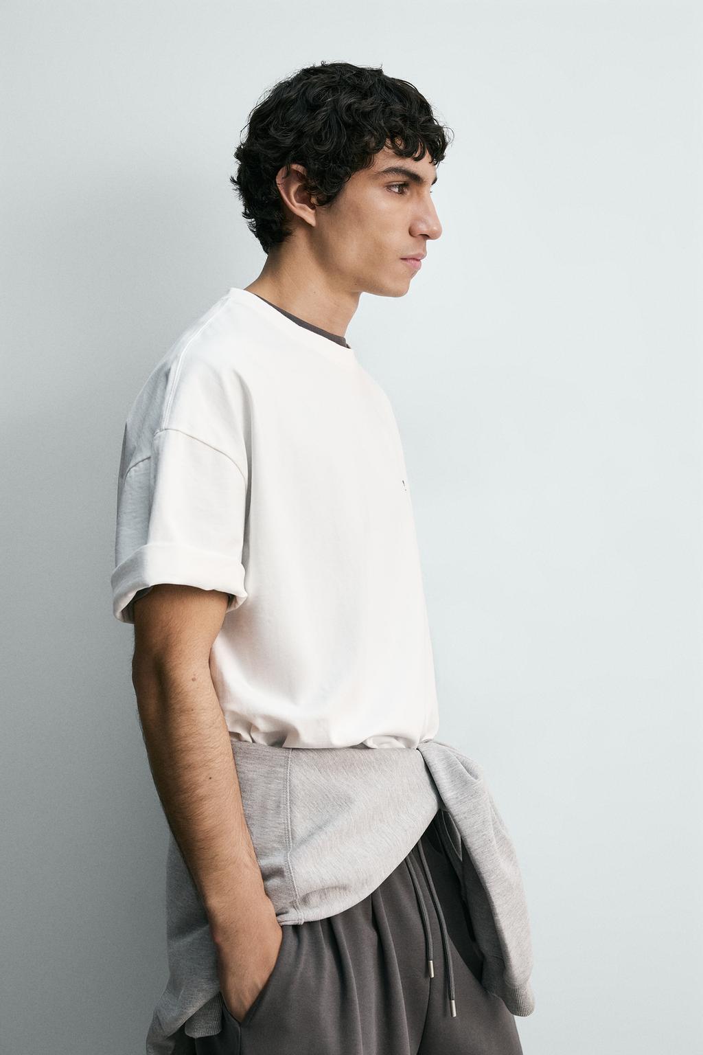 ФУТБОЛКА ИЗ ТКАНИ ИНТЕРЛОК С ВЫШИВКОЙ