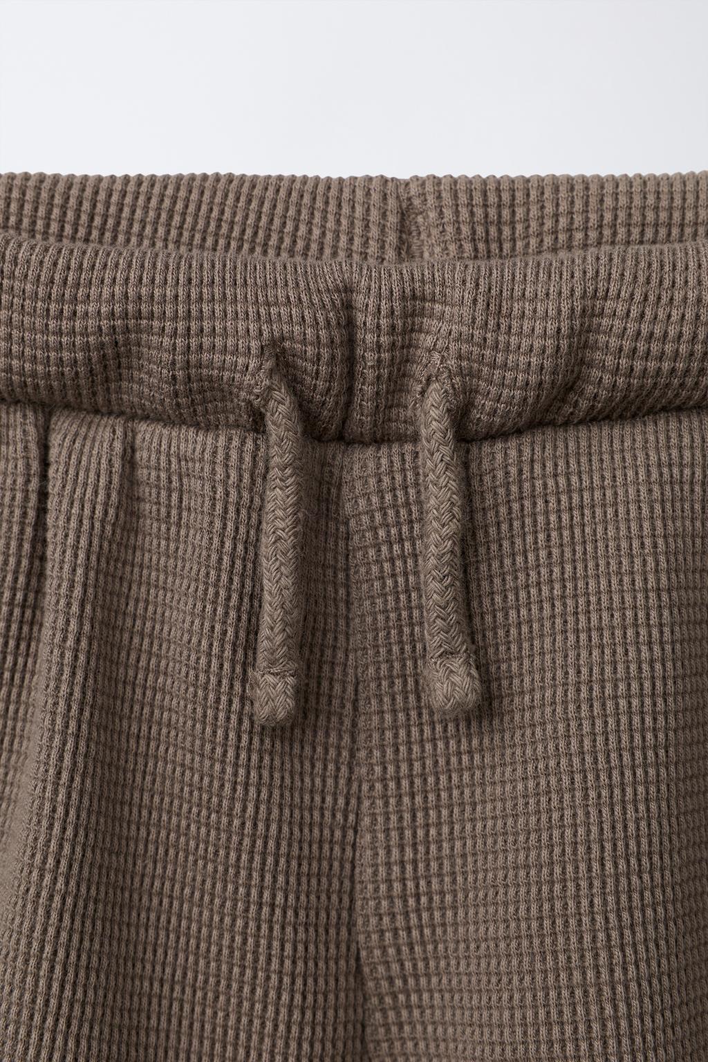 КОМПЛЕКТ ДЖОГГИНГ ИЗ ФУТБОЛКИ И БЕРМУД ВАФЕЛЬНОГО ПЕРЕПЛЕТЕНИЯ