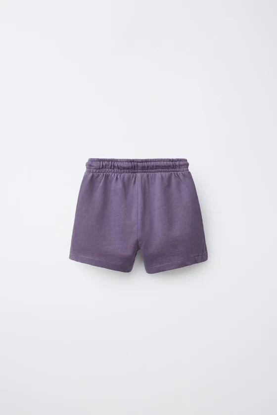 БЕРМУДЫ С ЭФФЕКТОМ GARMENT DYE И НАШИВКОЙ