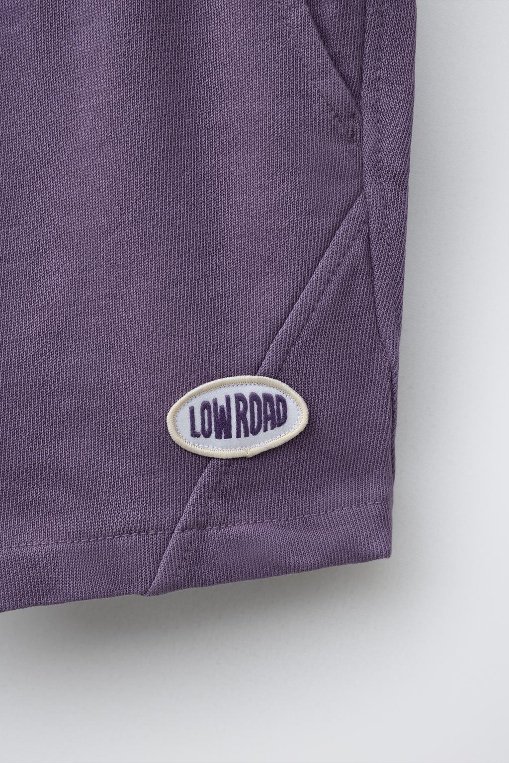 БЕРМУДЫ С ЭФФЕКТОМ GARMENT DYE И НАШИВКОЙ