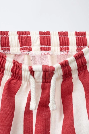 Брюки в волнистую полоску