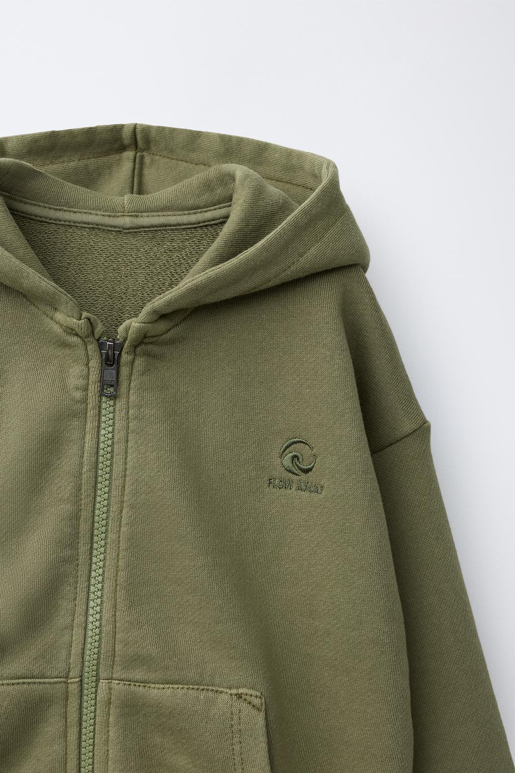 ТОЛСТОВКА НА МОЛНИИ С ВЫШИТЫМ ЛОГОТИПОМ