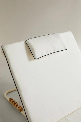 Большой складной шезлонг для пляжа на земле- Заказать в России