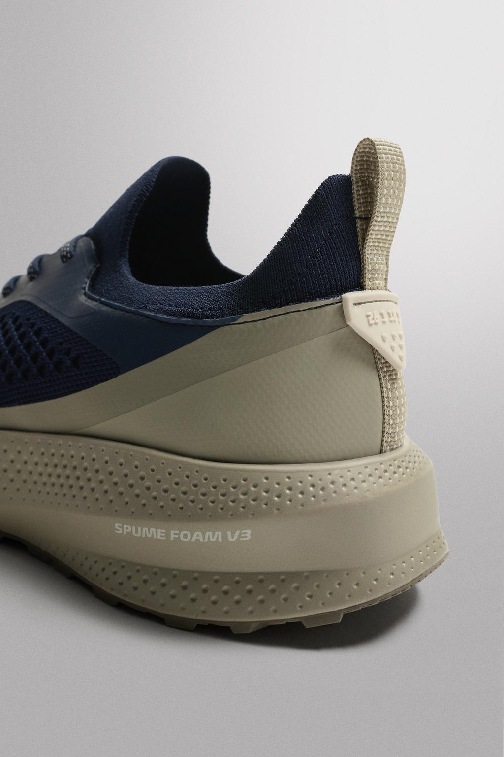 БЕГОВЫЕ КРОССОВКИ