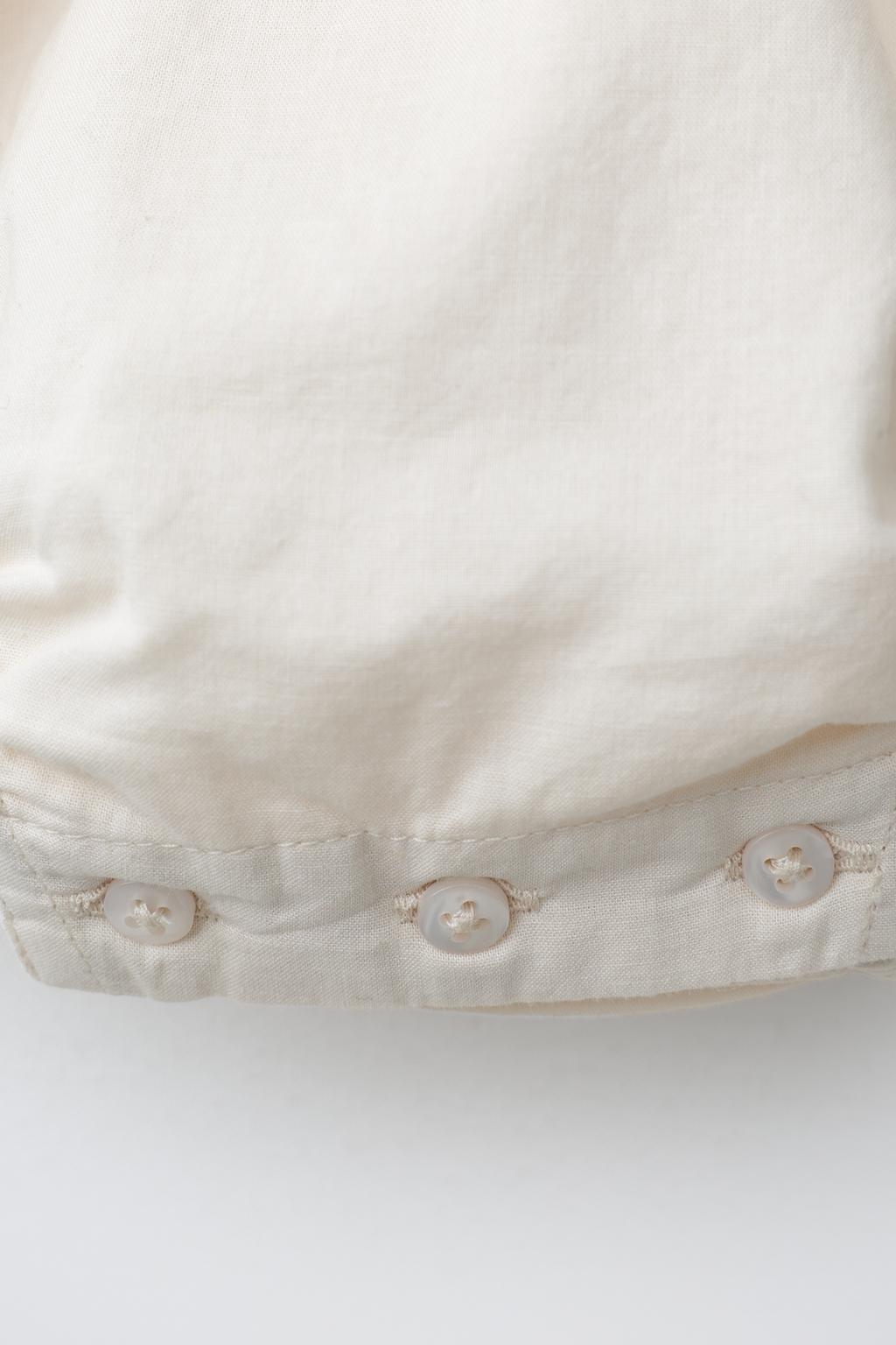 КОМБИНЕЗОН С ВЫШИТЫМ ЦВЕТКОМ