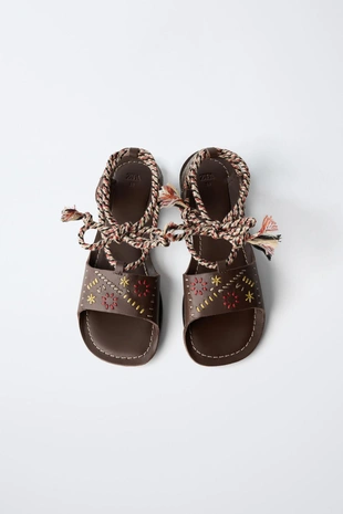 Кожаные сандалии с вышивкой- Заказать в России