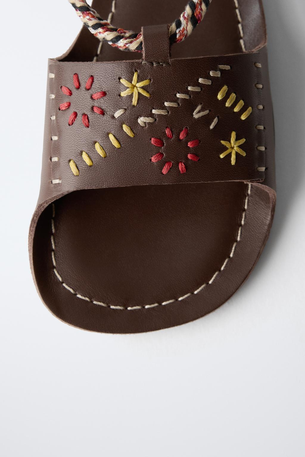 КОЖАНЫЕ САНДАЛИИ С ВЫШИВКОЙ
