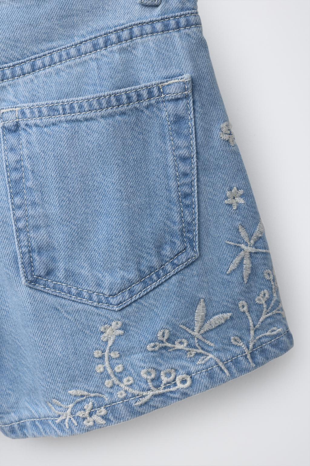 Джинсовые бермуды с вышивкой