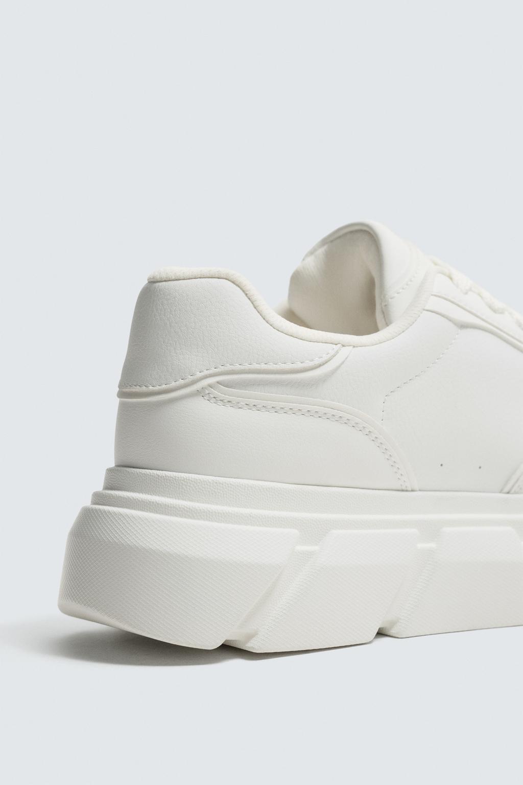 КРОССОВКИ НА ОБЪЕМНОЙ ПОДОШВЕ