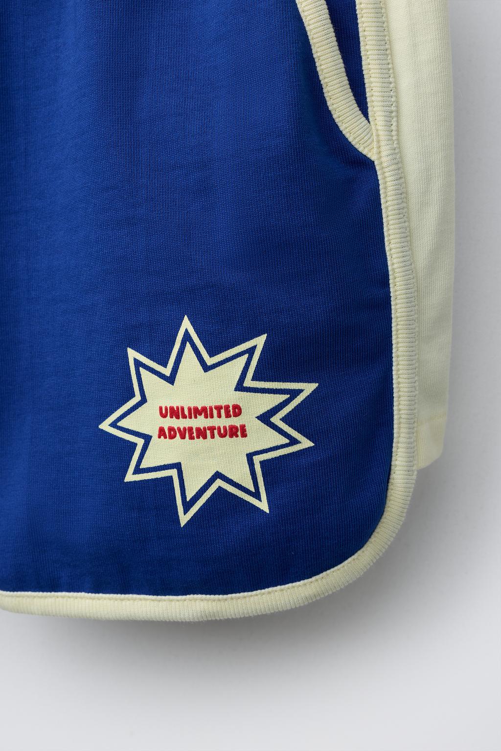 ШОРТЫ ИЗ МЯГКОЙ ТКАНИ С КОНТРАСТНЫМИ ДЕТАЛЯМИ