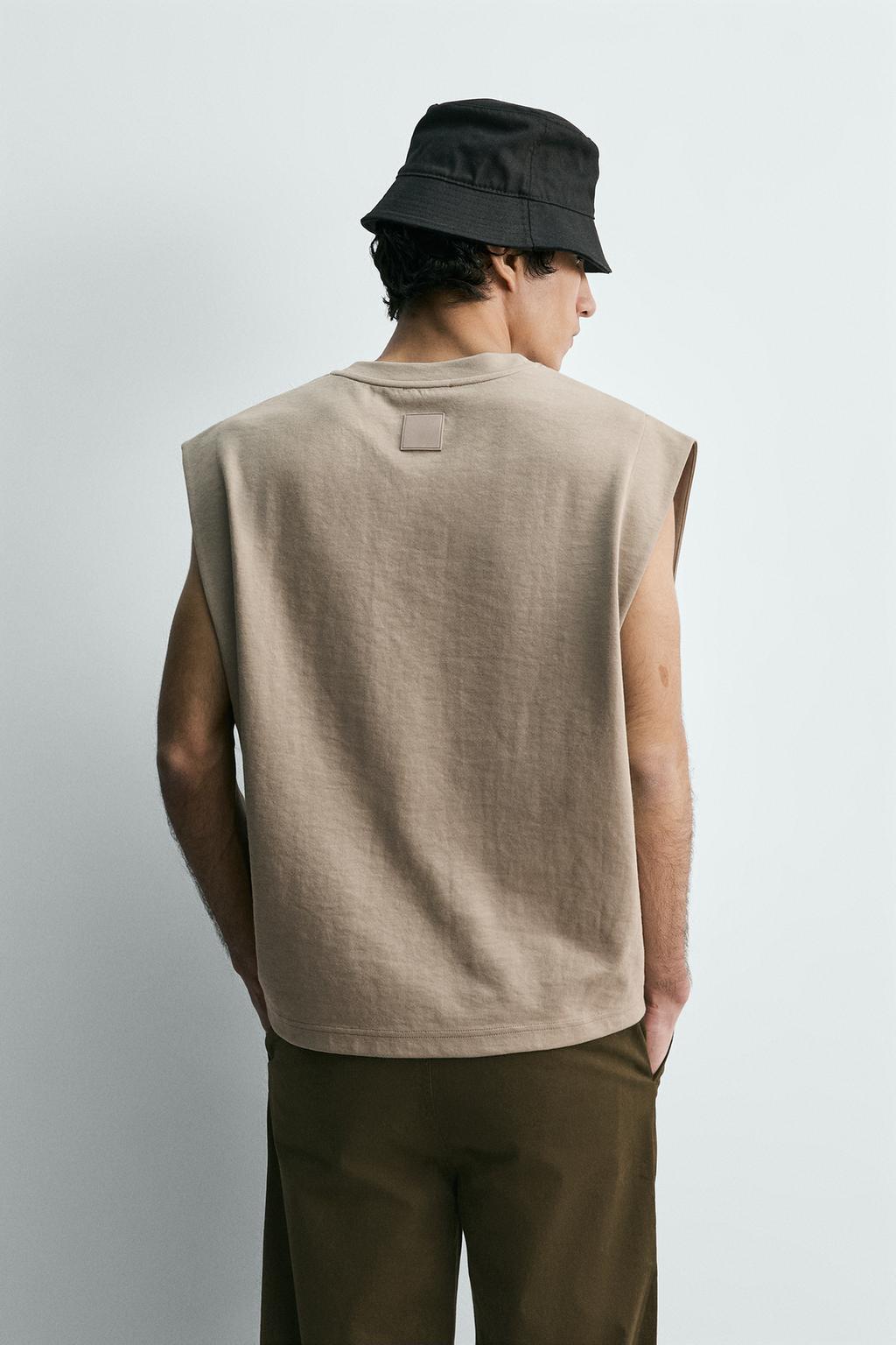 УКОРОЧЕННЫЙ ТОП БЕЗ РУКАВОВ