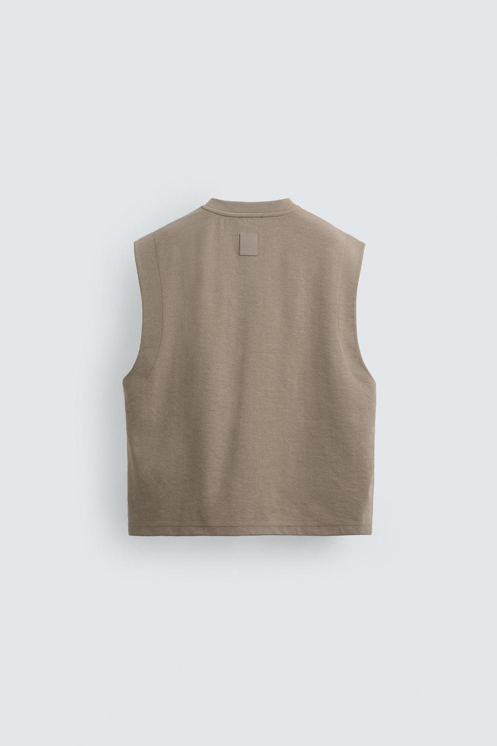 УКОРОЧЕННЫЙ ТОП БЕЗ РУКАВОВ