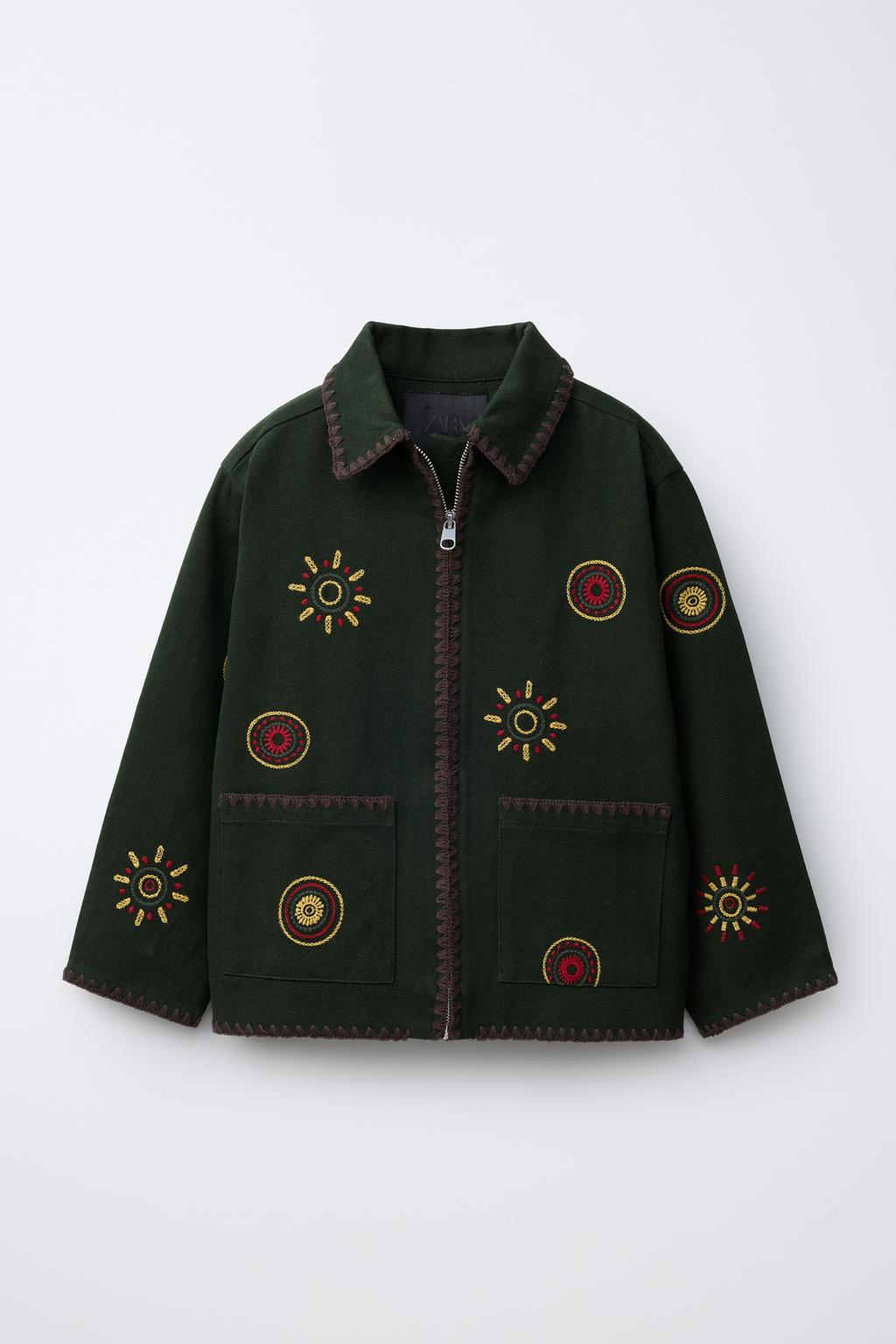 КУРТКА С КОНТРАСТНОЙ ВЫШИВКОЙ