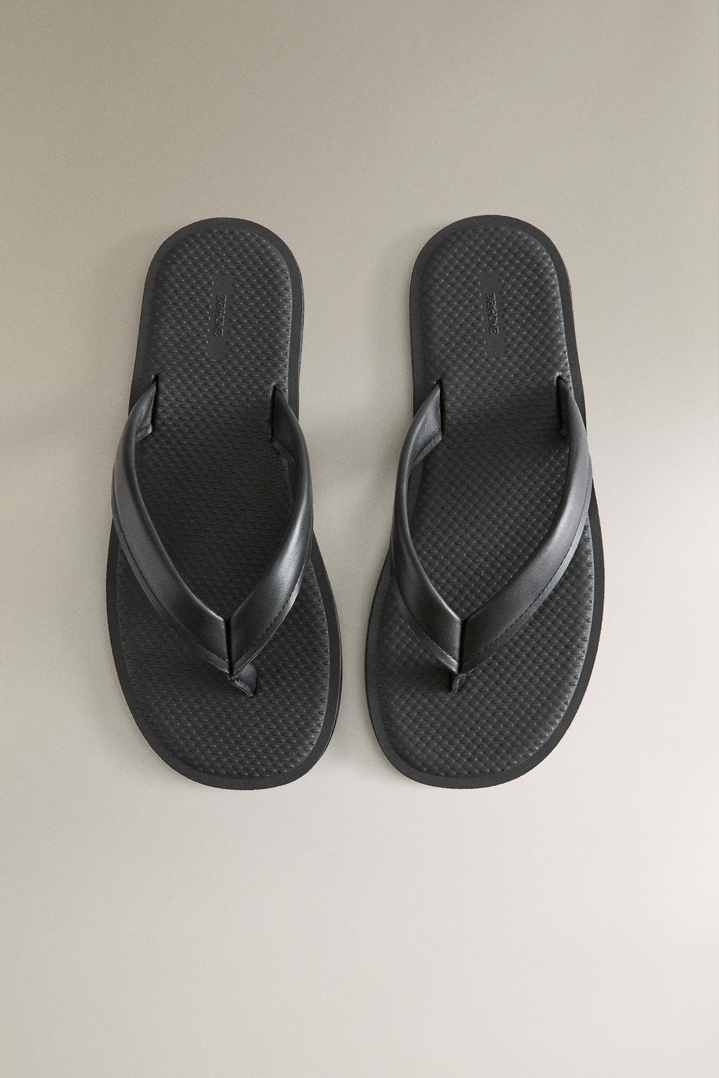 Сандалии на резиновой подошве со шнурком из кожи и межпальцевым держателем