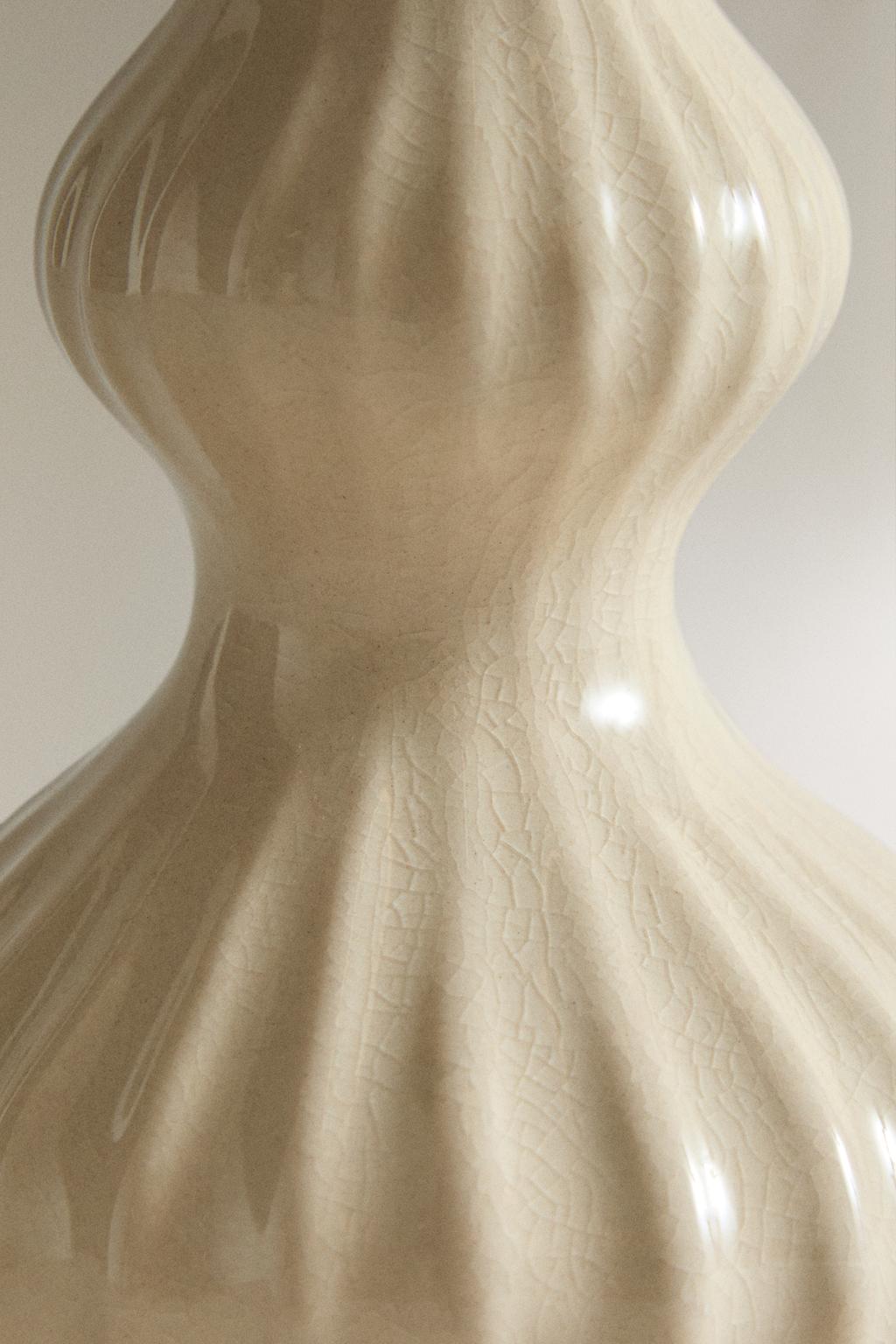 Маленькая эмалированная керамическая ваза в полоску