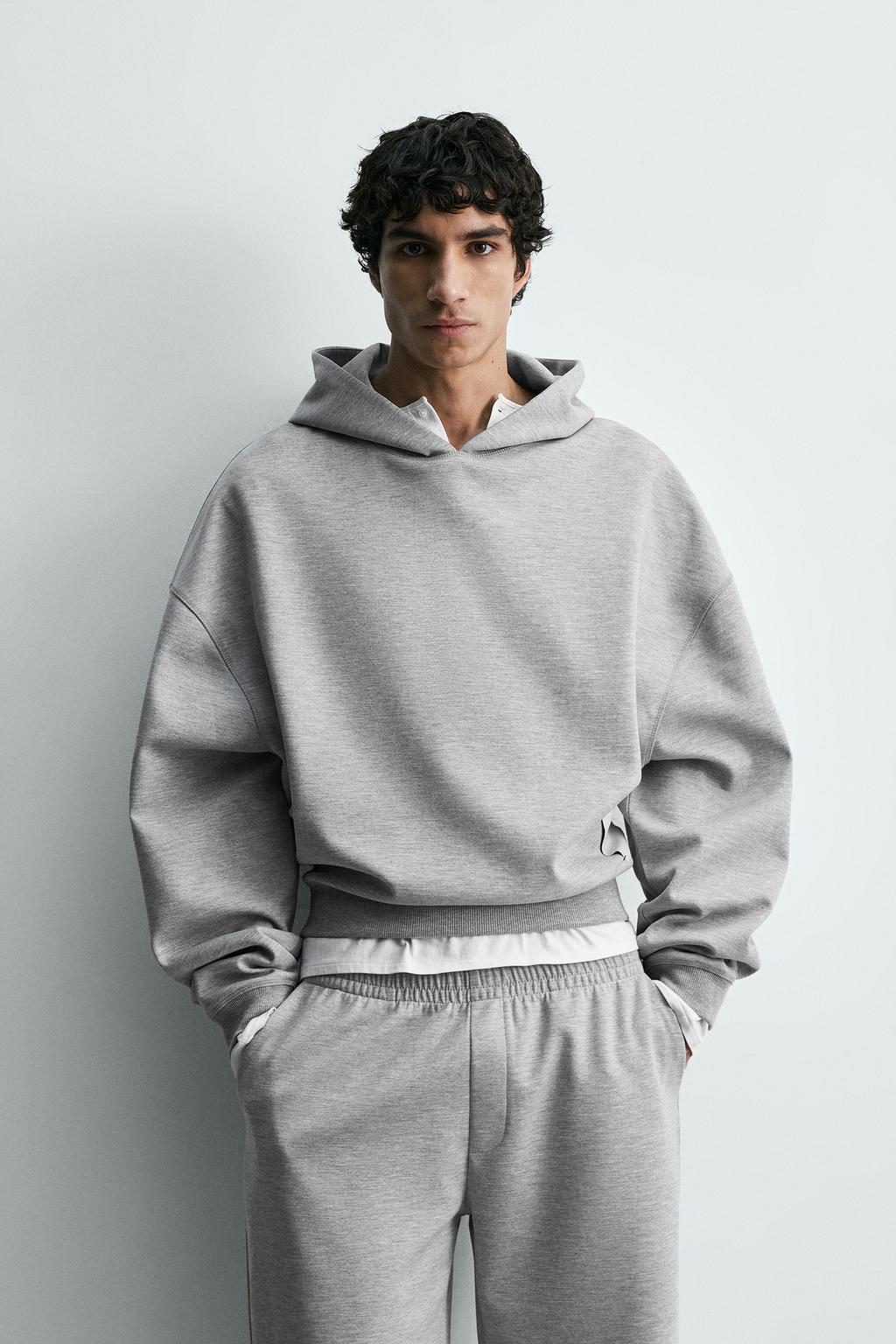 ТОЛСТОВКА С КАПЮШОНОМ И НАШИВКОЙ