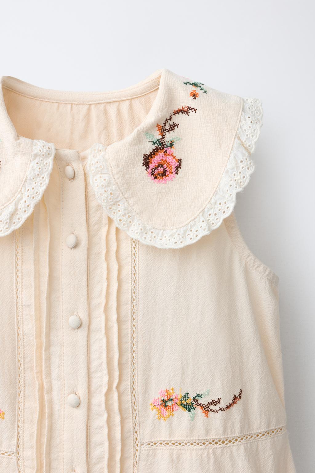 ПЛАТЬЕ С ВЫШИТЫМ КРУГЛЫМ ВОРОТНИКОМ