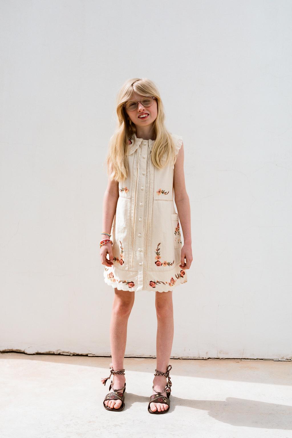 ПЛАТЬЕ С ВЫШИТЫМ КРУГЛЫМ ВОРОТНИКОМ