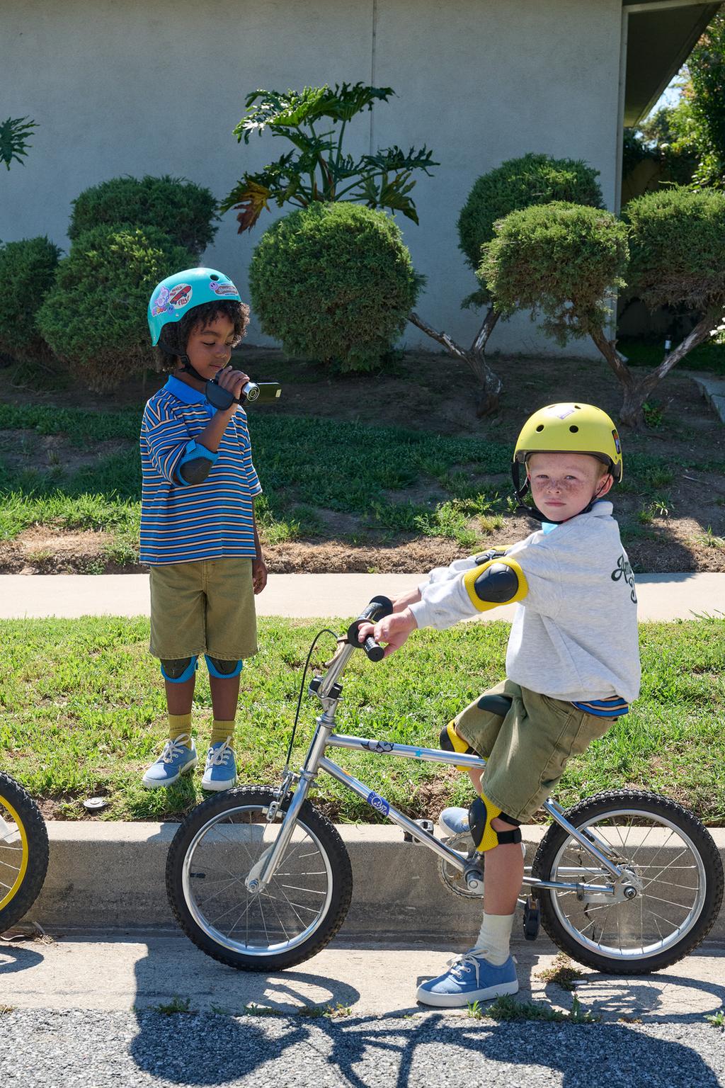 БЕРМУДЫ ИЗ САРЖИ В КЛЕТКУ С КАРМАНАМИ