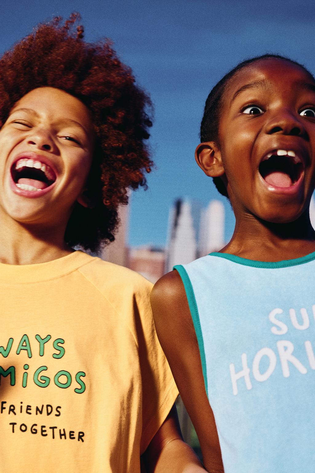 ФУТБОЛКА С ЭФФЕКТОМ МАХРОВОЙ ТКАНИ И НАДПИСЬЮ