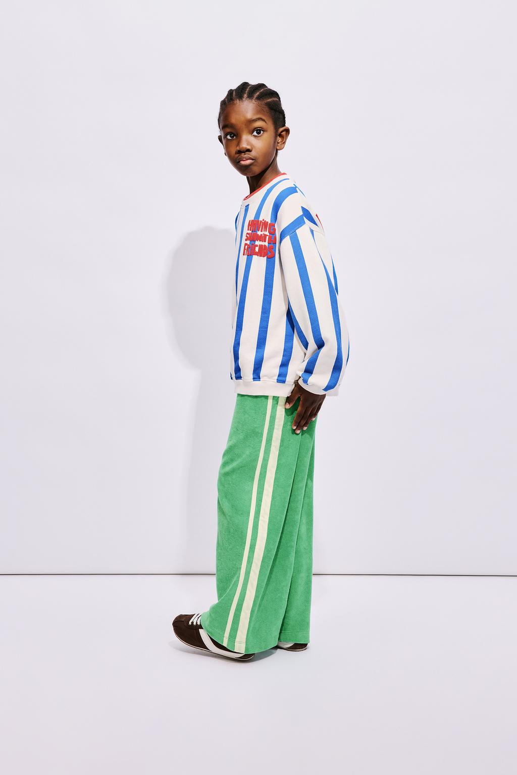 ТОЛСТОВКА В ПОЛОСКУ С РЕЛЬЕФНОЙ НАДПИСЬЮ