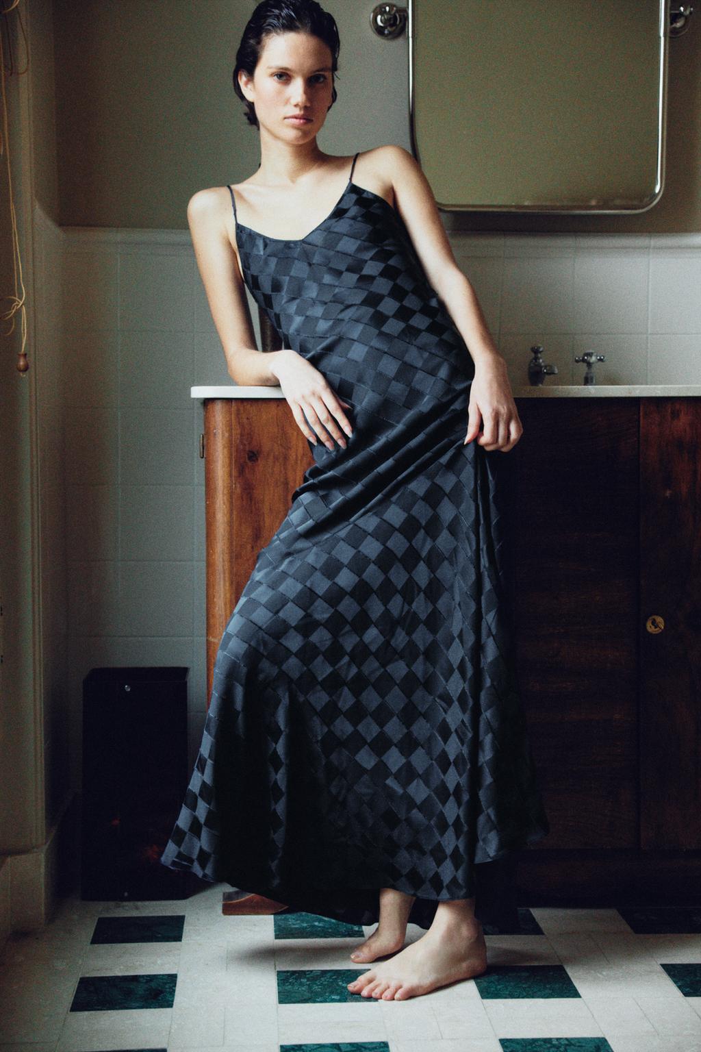 ШЕЛКОВОЕ ЖАККАРДОВОЕ ПЛАТЬЕ С РОМБАМИ