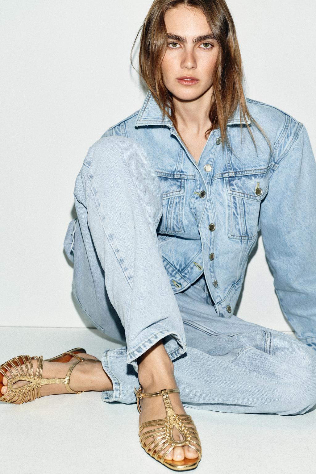 САНДАЛИИ НА ПЛОСКОЙ ПОДОШВЕ С МЕТАЛЛИЧЕСКИМ ЭФФЕКТОМ