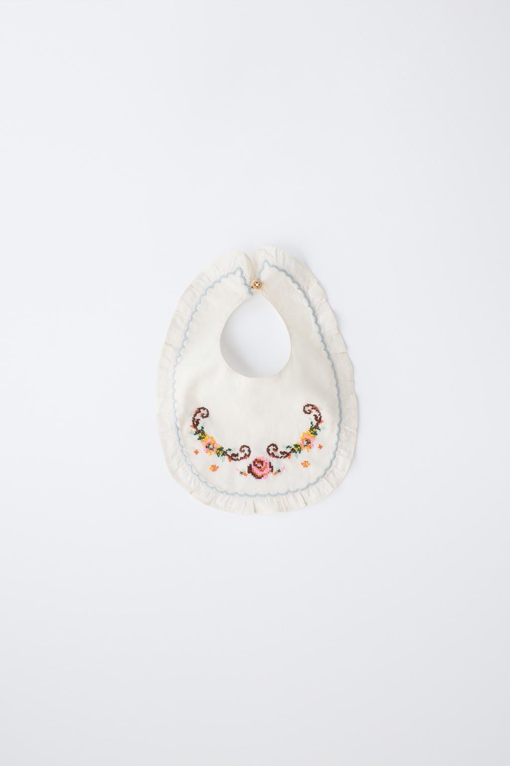 НАГРУДНИК С ВЫШИВКОЙ