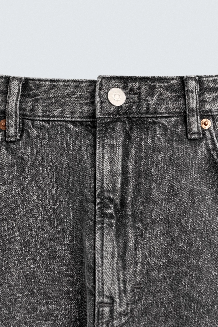 Джинсы легкого строгого кроя