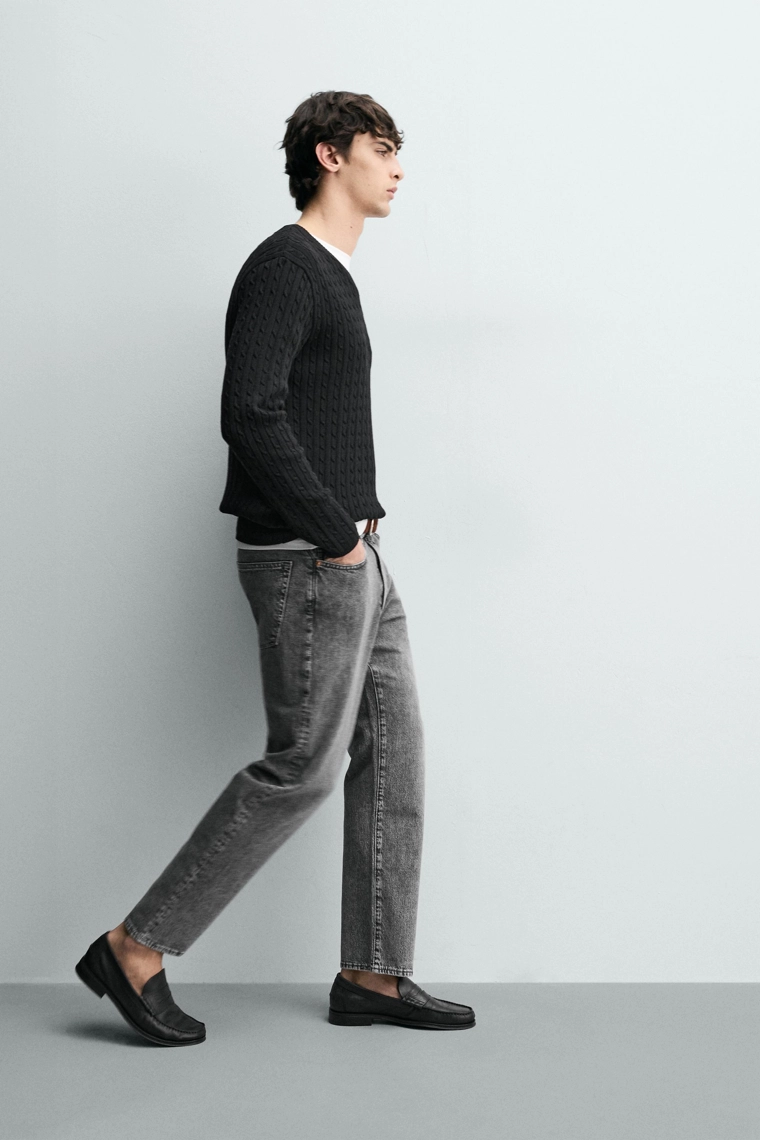 Джинсы легкого строгого кроя