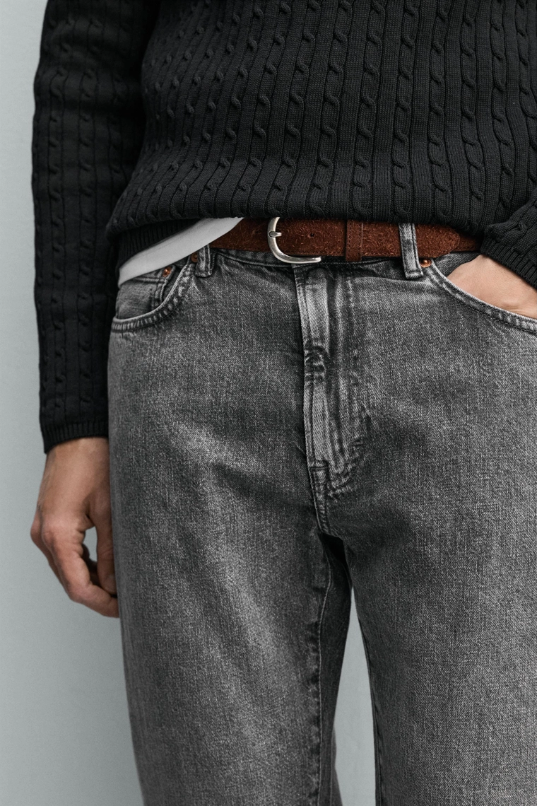 Джинсы легкого строгого кроя