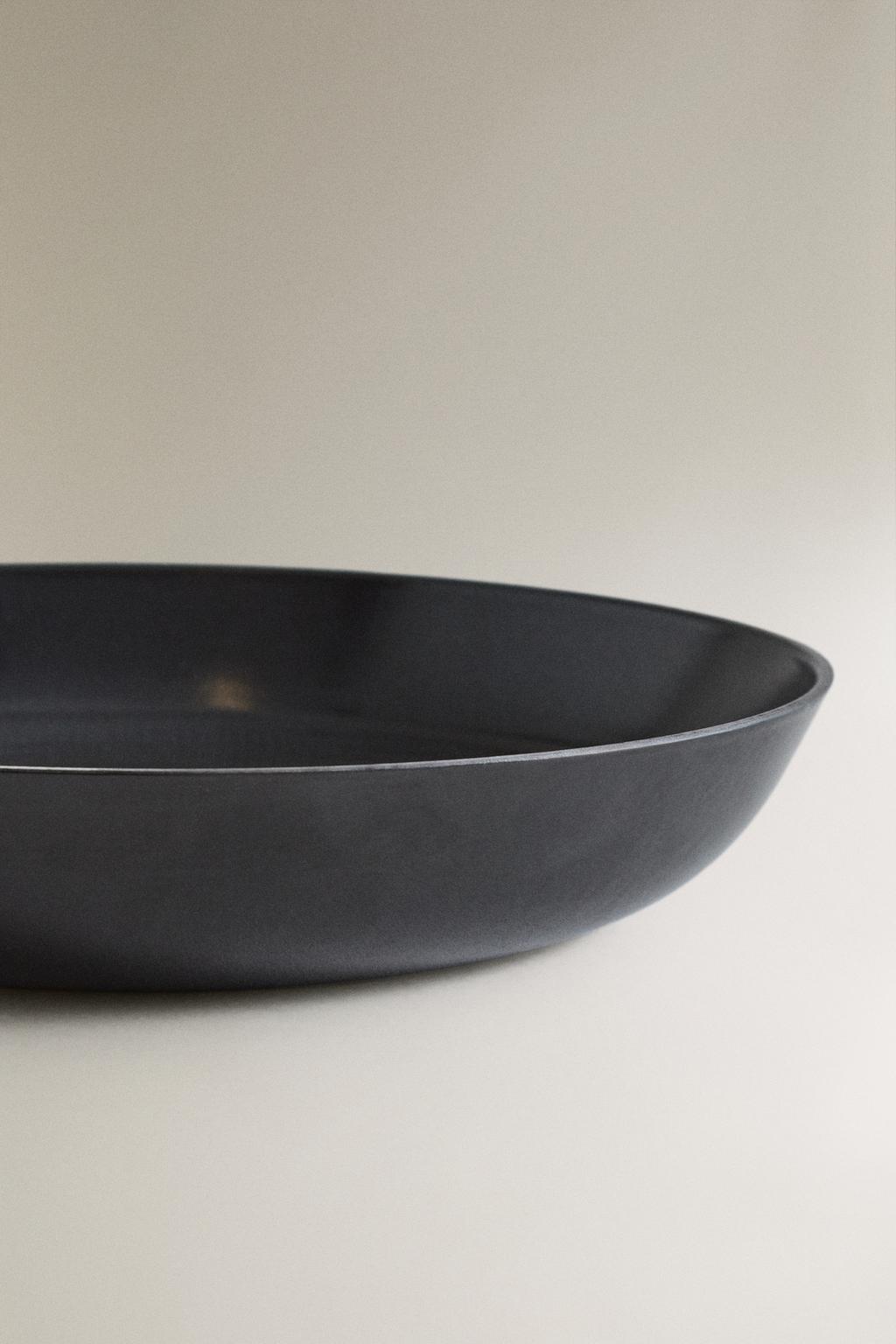 Чугунная сковорода с ручкой из акации