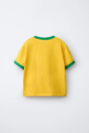 Футболка с контрастным текстом