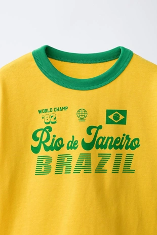 Футболка с контрастным текстом